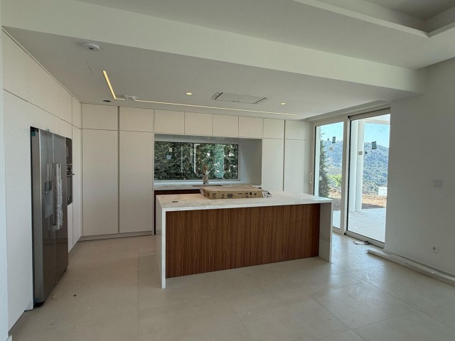 Villa avec 6 Chambres  à Marbella
