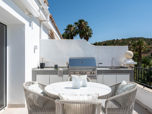 2 Bedrooms Apartment in Benahavís