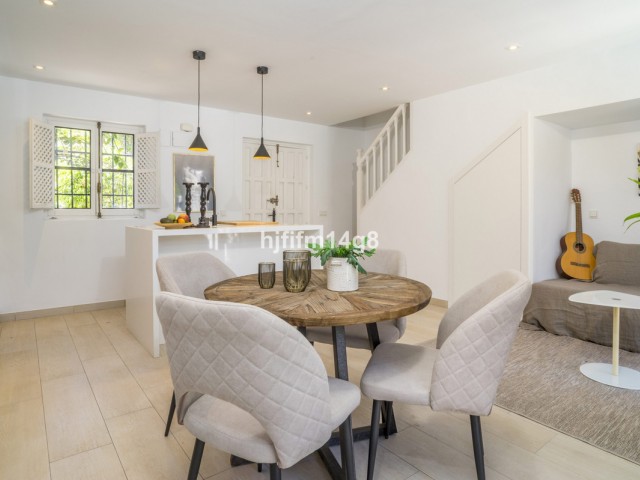 2 Slaapkamer Rijtjeshuis in Nueva Andalucía