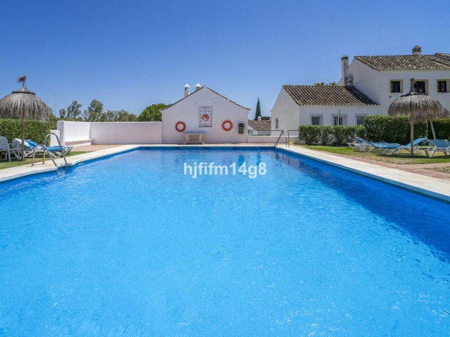 2 Slaapkamer Rijtjeshuis in Nueva Andalucía