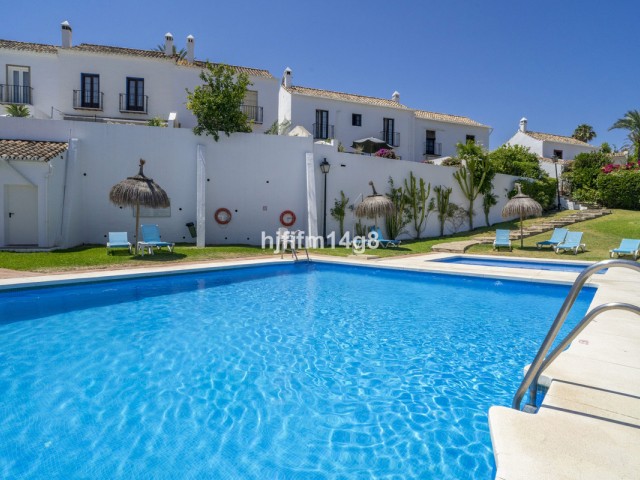 2 Slaapkamer Rijtjeshuis in Nueva Andalucía