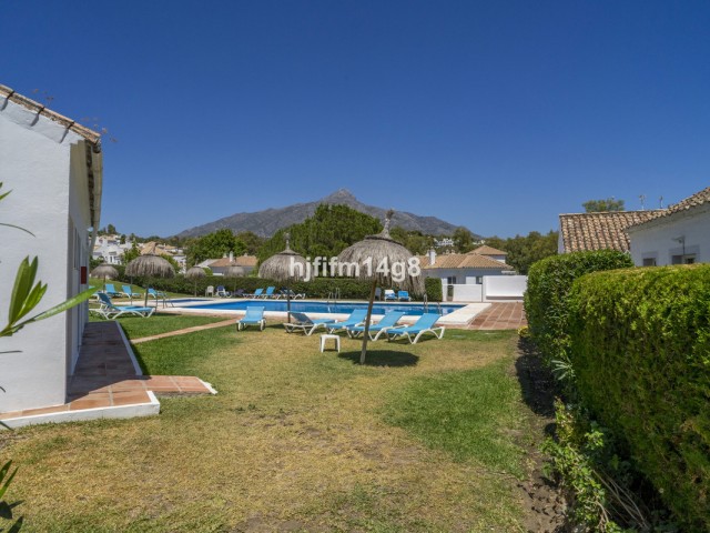 2 Slaapkamer Rijtjeshuis in Nueva Andalucía