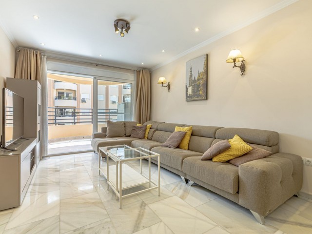 Apartamento con 3 Dormitorios  en Marbella