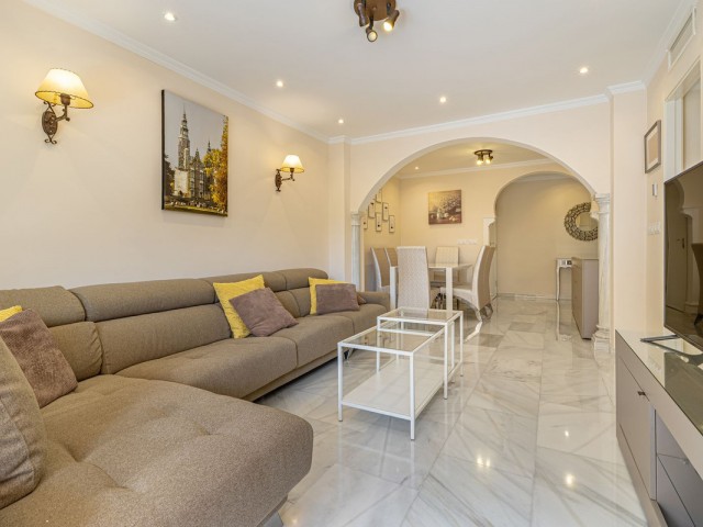 Apartamento con 3 Dormitorios  en Marbella