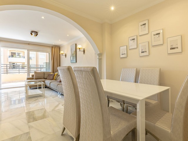 Apartamento con 3 Dormitorios  en Marbella
