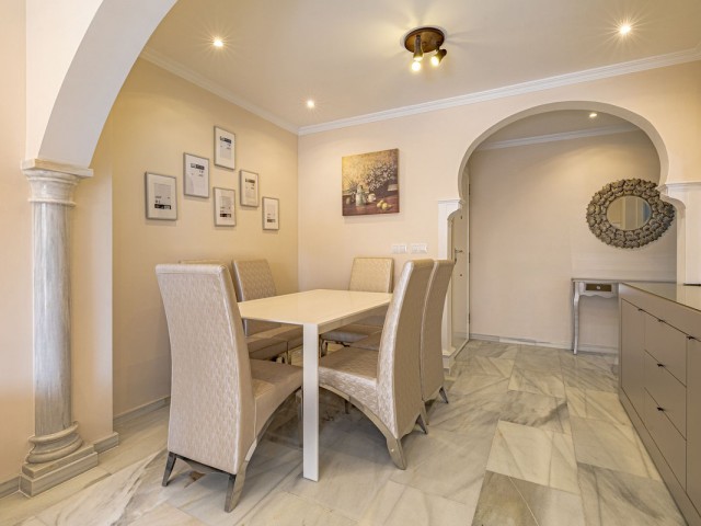Apartamento con 3 Dormitorios  en Marbella