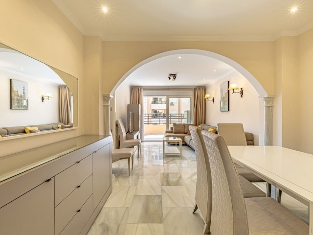 Apartamento con 3 Dormitorios  en Marbella