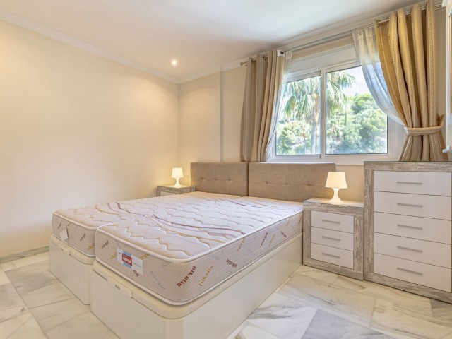 Apartamento con 3 Dormitorios  en Marbella