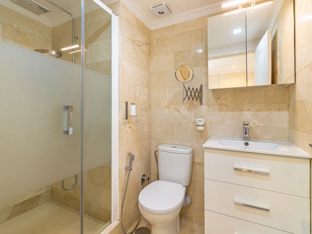 Apartamento con 3 Dormitorios  en Marbella