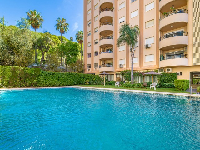 Apartamento con 3 Dormitorios  en Marbella