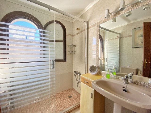 Kattohuoneisto Marbella
