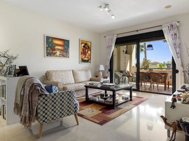 2 Bedrooms Apartment in Guadalmina Baja