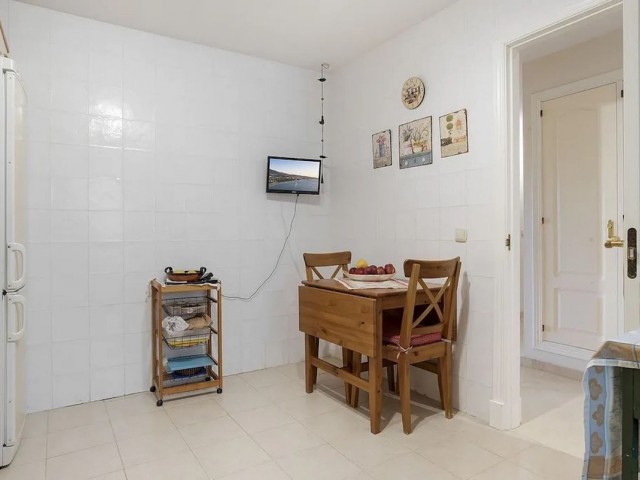 2 Bedrooms Apartment in Guadalmina Baja