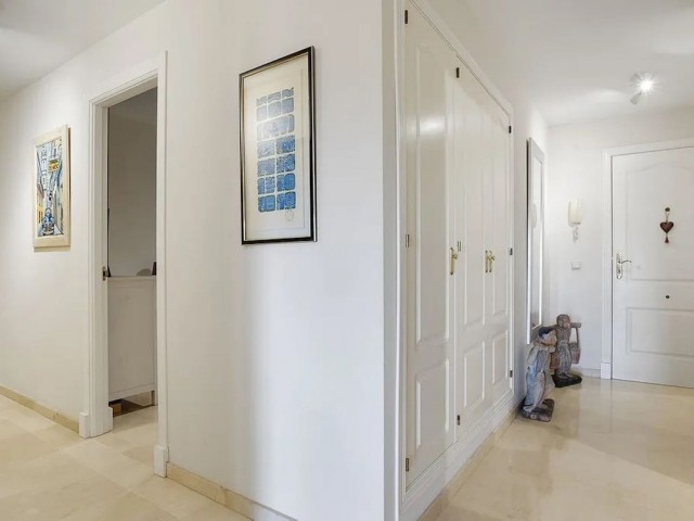 2 Bedrooms Apartment in Guadalmina Baja