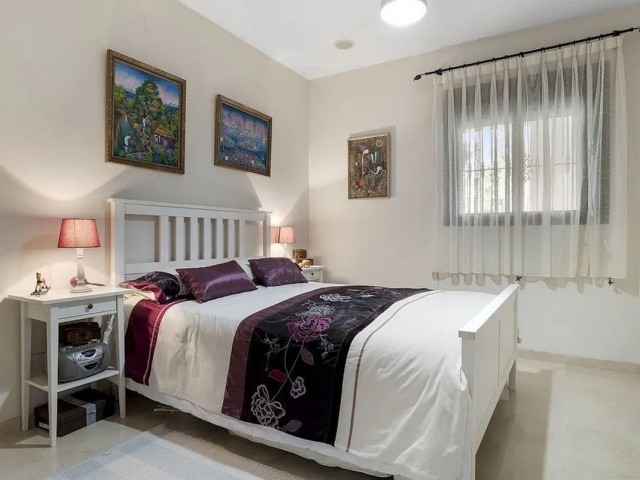 2 Bedrooms Apartment in Guadalmina Baja
