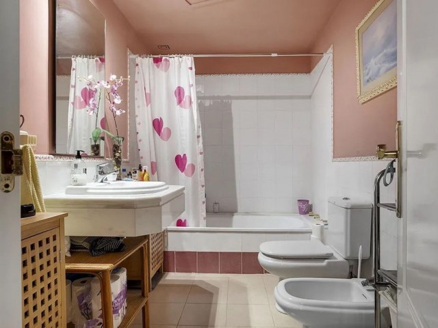 2 Bedrooms Apartment in Guadalmina Baja
