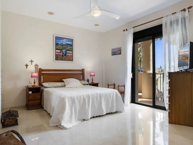 2 Bedrooms Apartment in Guadalmina Baja