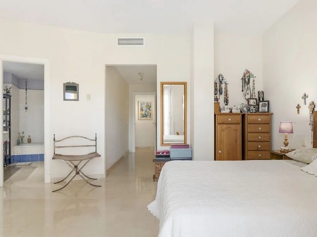 2 Bedrooms Apartment in Guadalmina Baja