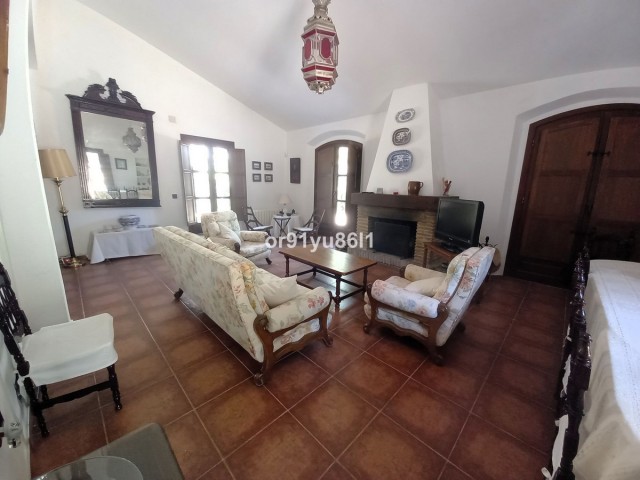 Villa con 5 Dormitorios  en Casares