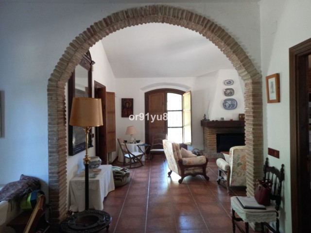 Villa con 5 Dormitorios  en Casares