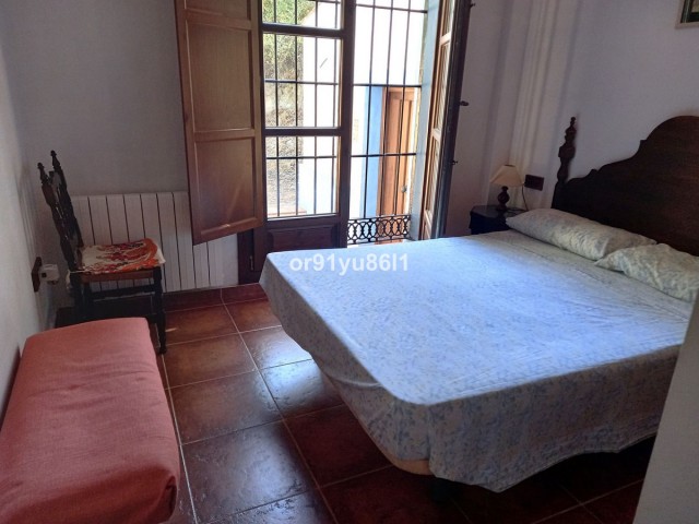 Villa con 5 Dormitorios  en Casares