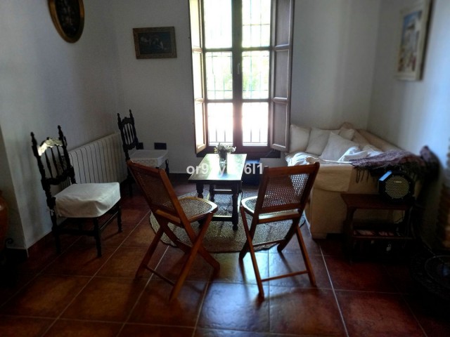 Villa con 5 Dormitorios  en Casares