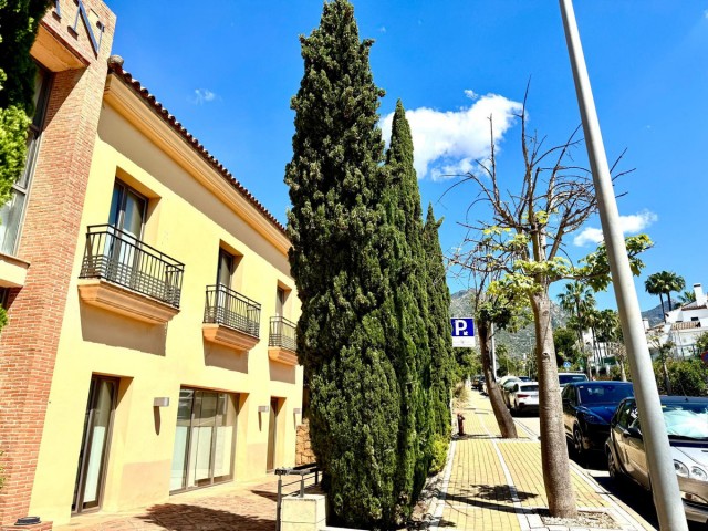 Commercial, Sierra Blanca, R4976230