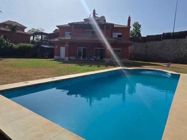 Villa avec 5 Chambres  à Marbella