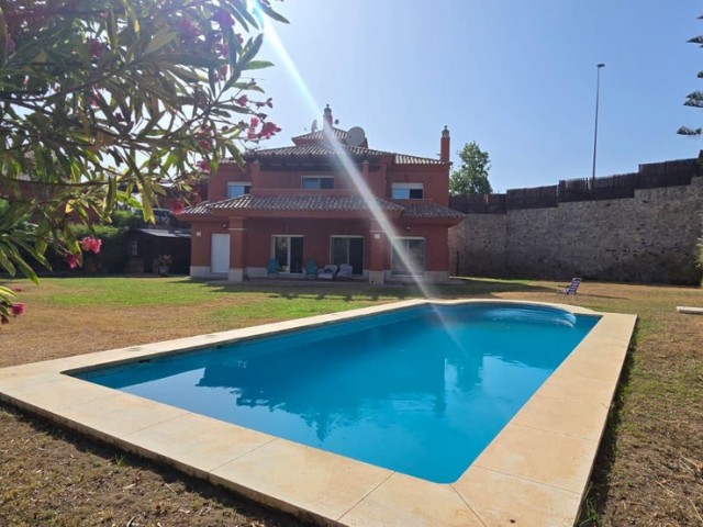 Villa avec 5 Chambres  à Marbella