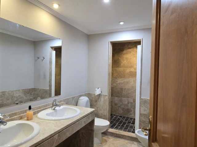 Villa avec 5 Chambres  à Marbella