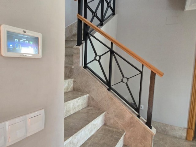 Villa avec 5 Chambres  à Marbella