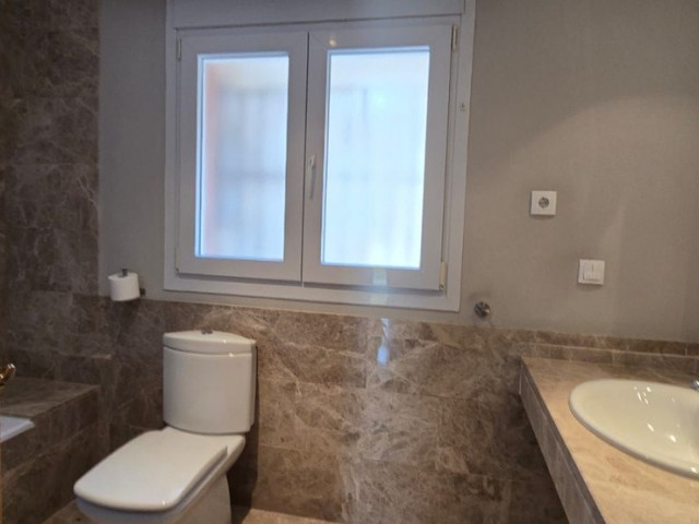 Villa avec 5 Chambres  à Marbella