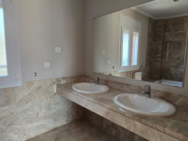 Villa avec 5 Chambres  à Marbella