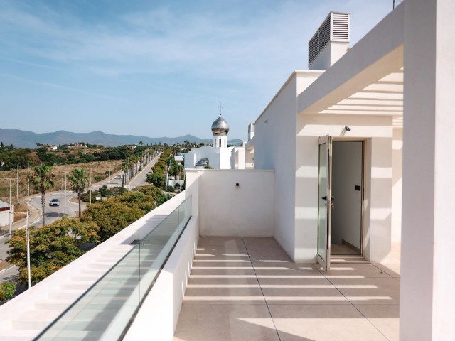 Apartamento con 3 Dormitorios  en Selwo