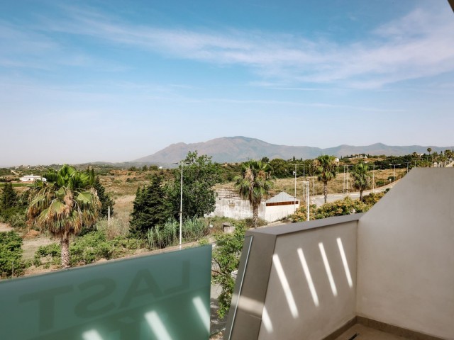 Apartamento con 3 Dormitorios  en Selwo