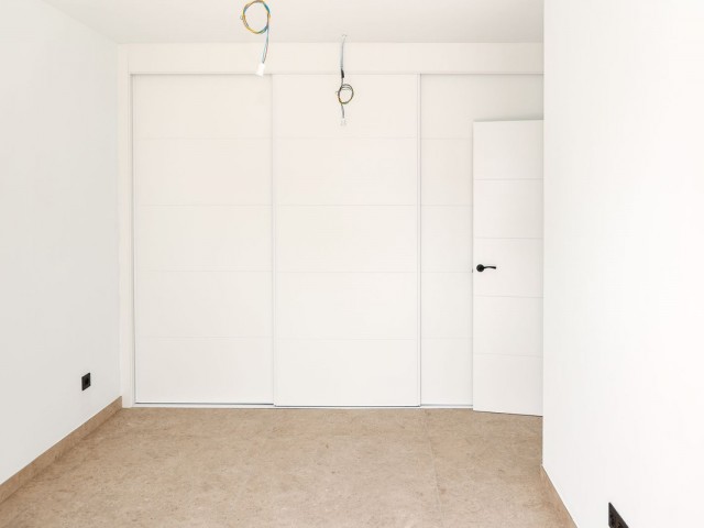 Apartamento con 3 Dormitorios  en Selwo