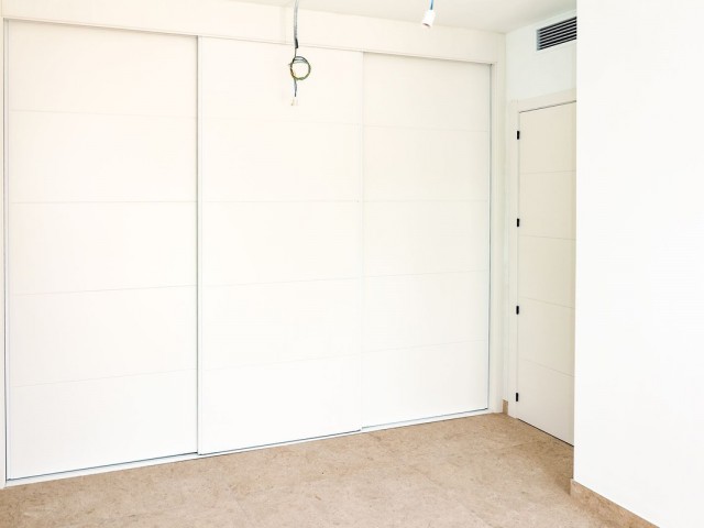 Apartamento con 3 Dormitorios  en Selwo