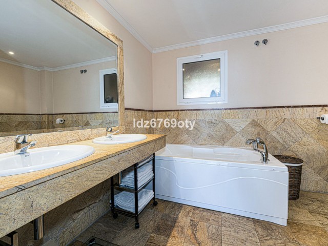 2 Bedrooms Apartment in Benalmadena Costa