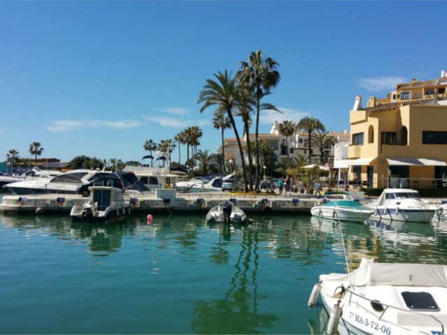 Apartamento con 3 Dormitorios  en Cabopino