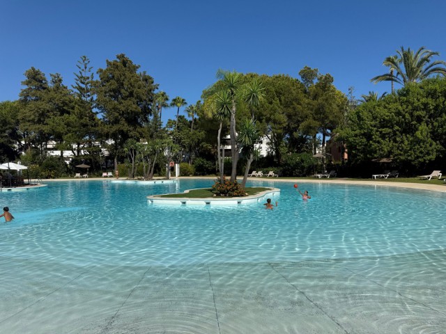 Appartement avec 3 Chambres  à Estepona