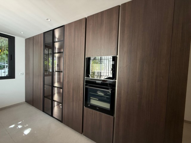 Appartement avec 3 Chambres  à Estepona