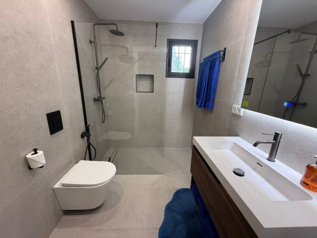 Appartement avec 3 Chambres  à Estepona