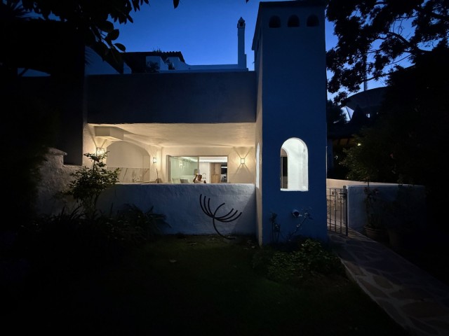 Appartement avec 3 Chambres  à Estepona