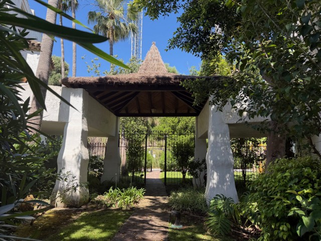 Appartement avec 3 Chambres  à Estepona