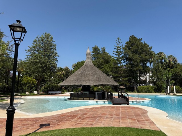 Appartement avec 3 Chambres  à Estepona