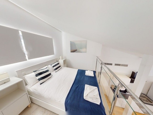 Comercial con 4 Dormitorios  en Málaga