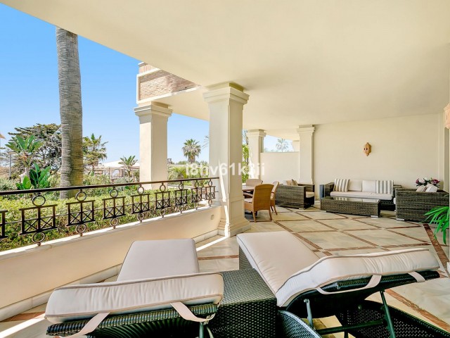 Apartamento con 3 Dormitorios  en Marbella