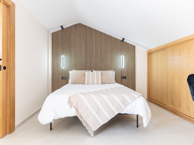 Maison mitoyenne avec 4 Chambres  à Estepona