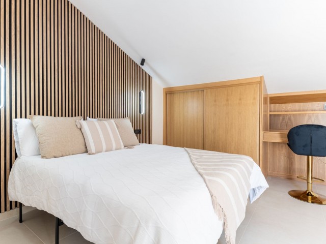 Maison mitoyenne avec 4 Chambres  à Estepona