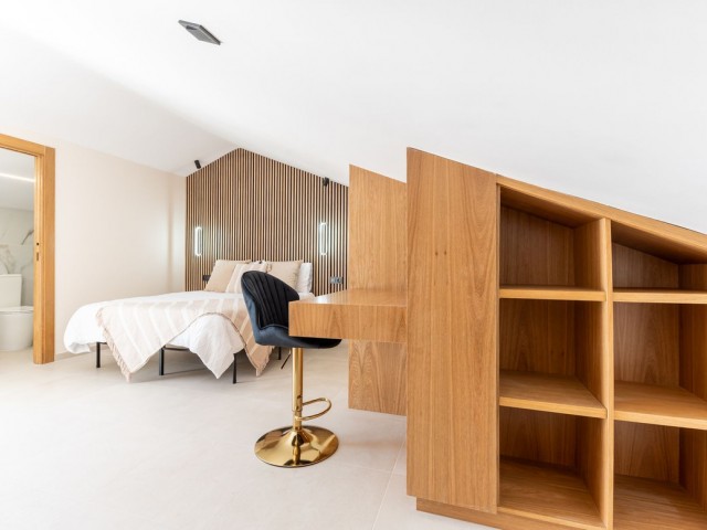 Maison mitoyenne avec 4 Chambres  à Estepona